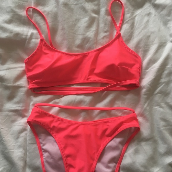 SOLD Cupshe Bikini - Picture 3 of 6